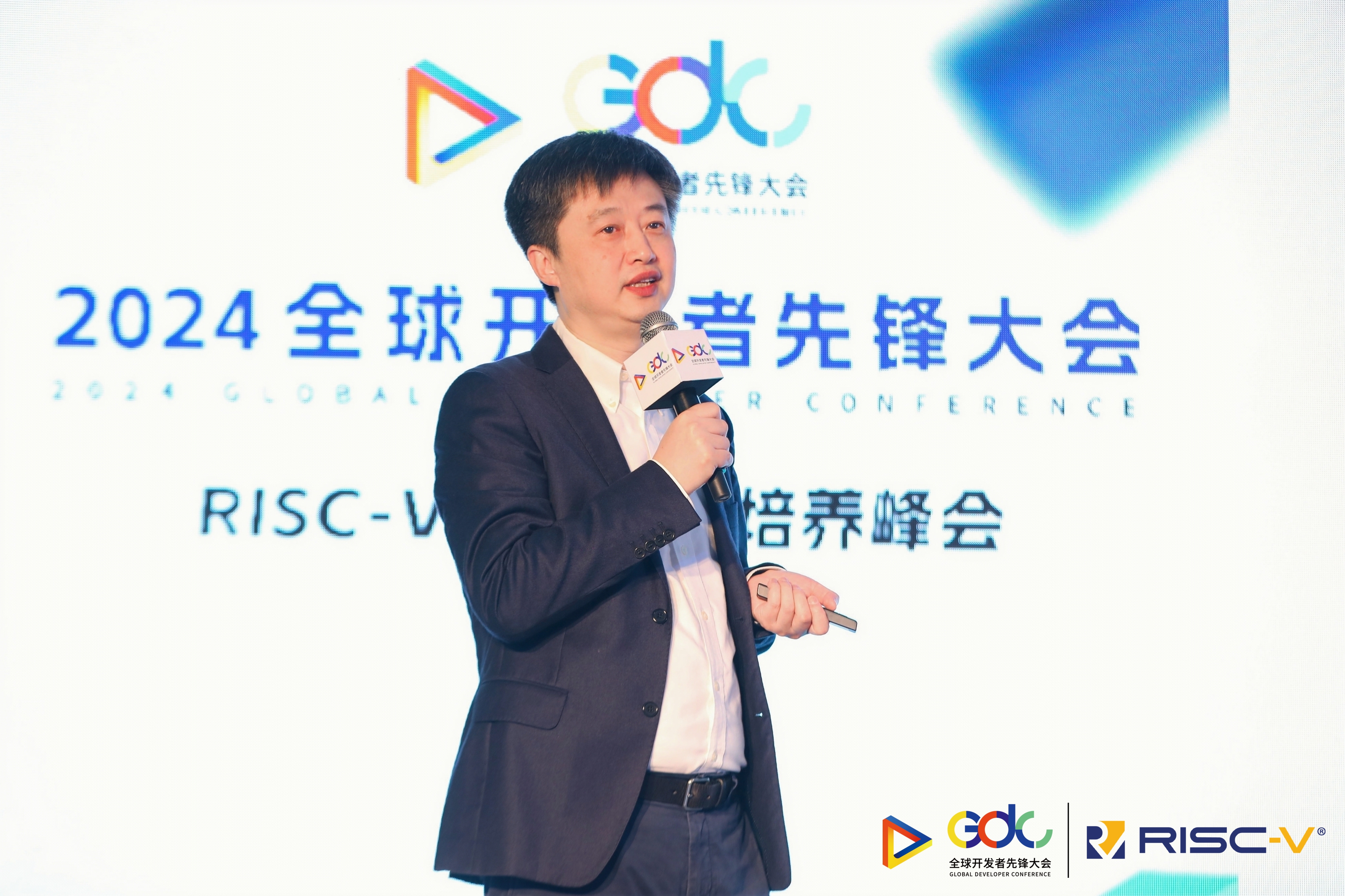 致辞嘉宾杨轩.jpg